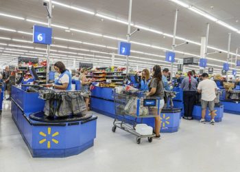 Walmart is getting a bump from a surprising cohort: Wealthier shoppers
