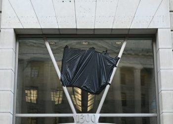 USAID instructions for fired employees gives them 15 minutes to gather belongings from shuttered DC building