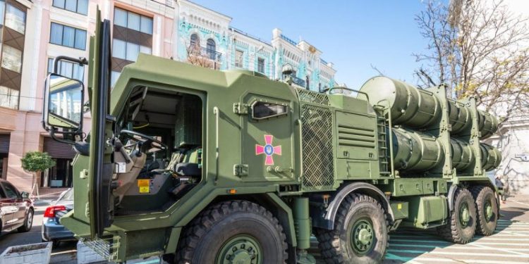 Ukraine unveils 600-mile cruise missile that can reach Moscow amid peace talks