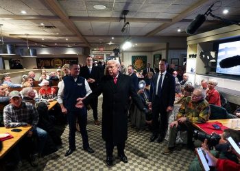 Iowa man stops Trump at restaurant with unexpected request before speech